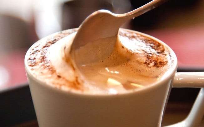 Café cremoso com leite em pó