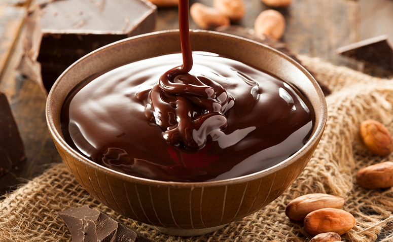 Cobertura de chocolate com leite condensado