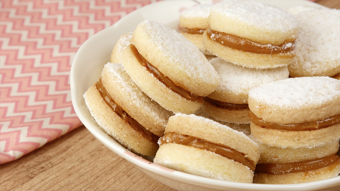 Biscoito casadinho com doce de leite