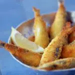 Sardinha empanada com farinha de rosca e frita