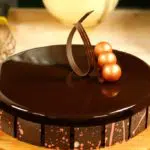 Cobertura espelhada de chocolate