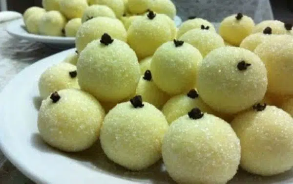 Beijinho com leite Ninho e leite condensado