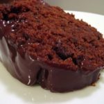 Bolo de chocolate fofinho com cobertura