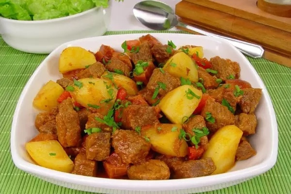 Carne de panela com batata