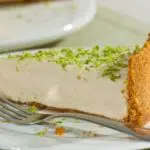 Torta de limão com biscoito de maisena