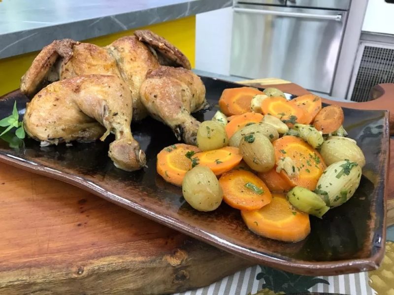 Frango assado aberto com legumes salteados da Ana Maria Braga - Almoço de Domingo Simples e Barato