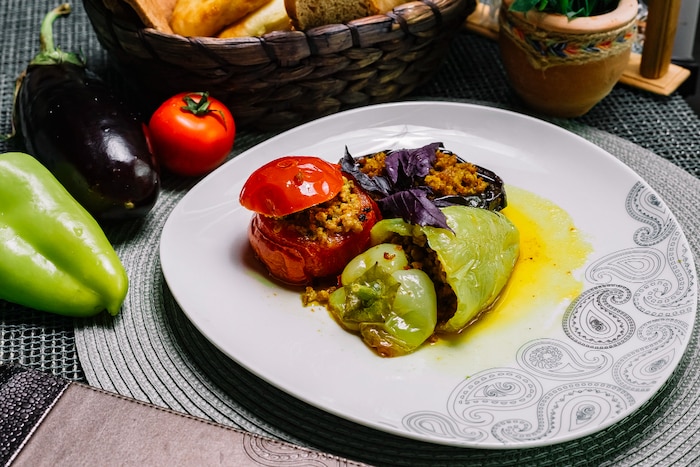 Tomate recheado com frango cremoso