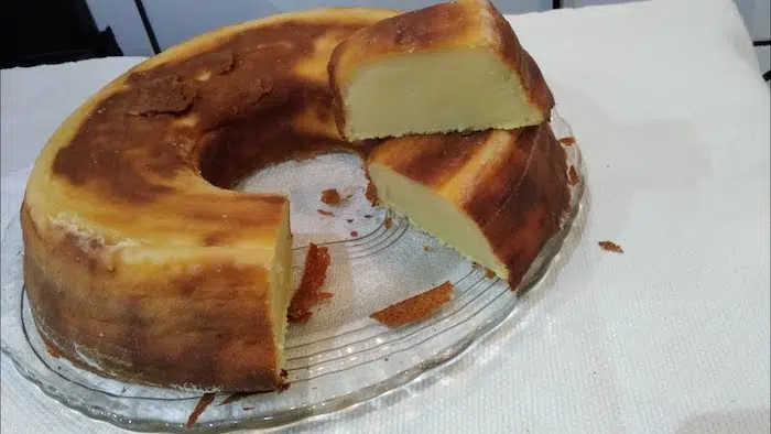 Bolo de carimã com leite condensado