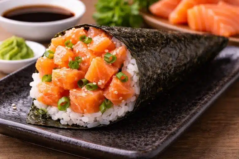 Temaki de salmão cremoso